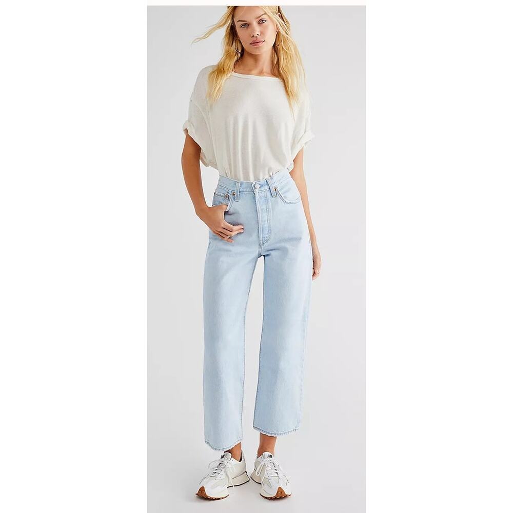 EUC Levi’s Premium Ribcage Straight Ankle Jeans Size 26 High Rise Light Wash